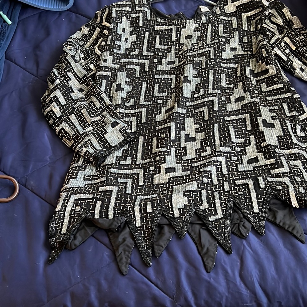 Shinning evening top. Size 2X Black and silver